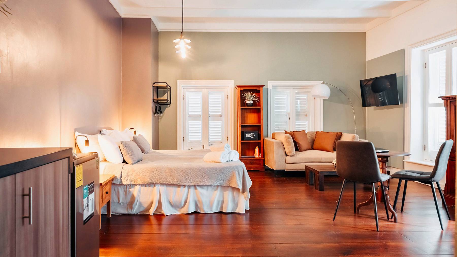 Pietermaai Boutique Hotel - Standard Room - Bedroom with tv